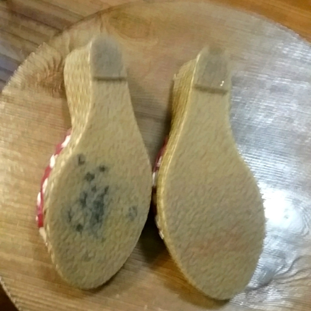 Pair wedge slip on red/white shoes - Picture 7 of 8